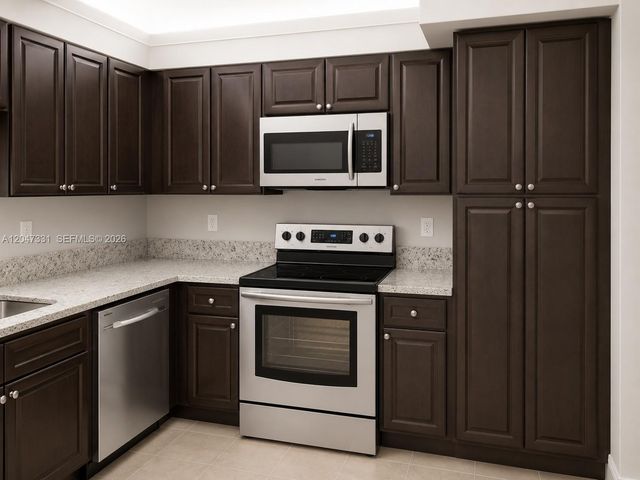 331 Lakeview Drive 203, Weston, FL 33326