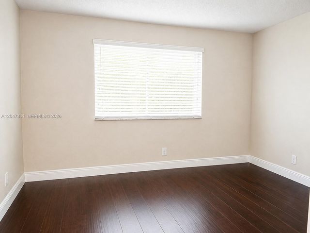 331 Lakeview Drive 203, Weston, FL 33326