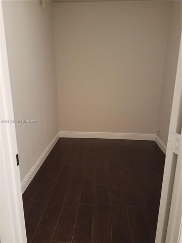 331 Lakeview Drive 203, Weston, FL 33326