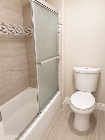 331 Lakeview Drive 203, Weston, FL 33326