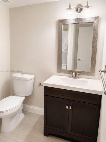 331 Lakeview Drive 203, Weston, FL 33326
