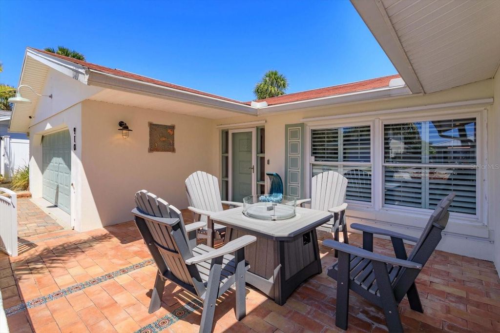 Image 3 of property listing at 910 LOCUST STREET, New Smyrna Beach, FL 32169