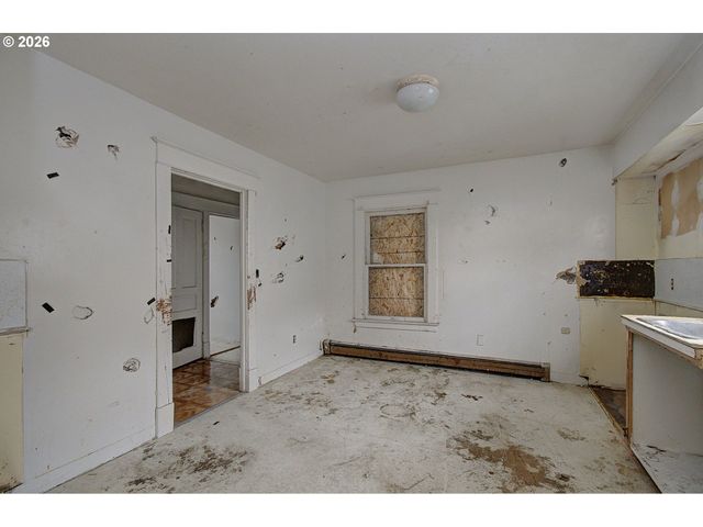 1012 W 12TH St, Vancouver, WA 98660