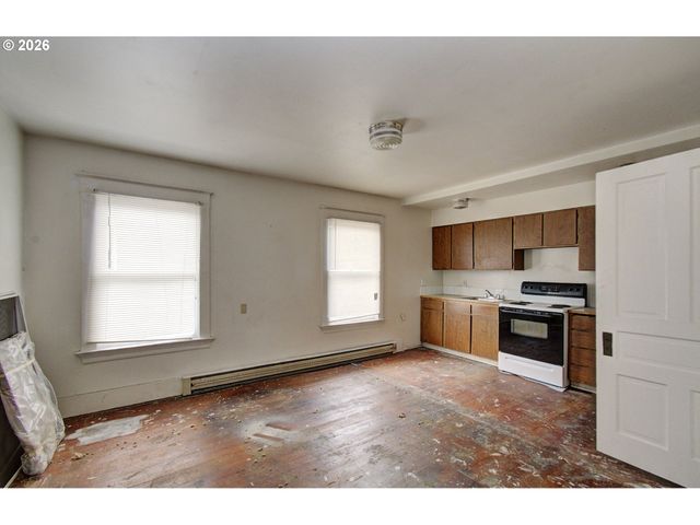 1012 W 12TH St, Vancouver, WA 98660