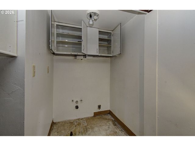 1012 W 12TH St, Vancouver, WA 98660