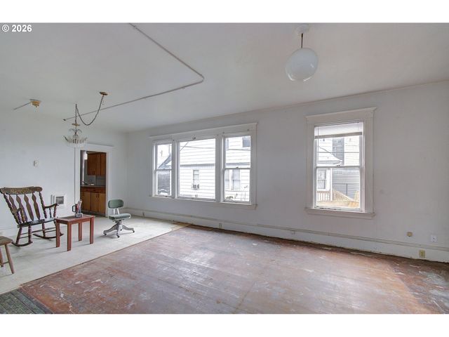 1012 W 12TH St, Vancouver, WA 98660