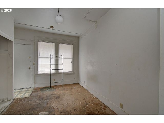 1012 W 12TH St, Vancouver, WA 98660