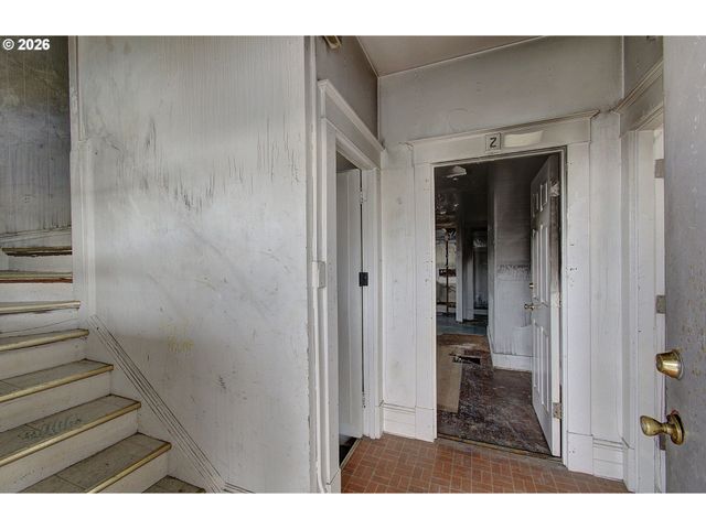 1012 W 12TH St, Vancouver, WA 98660