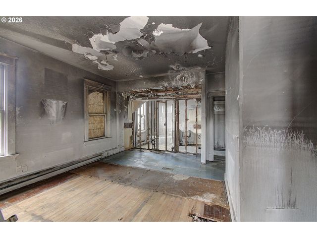 1012 W 12TH St, Vancouver, WA 98660