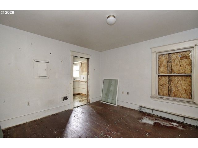 1012 W 12TH St, Vancouver, WA 98660