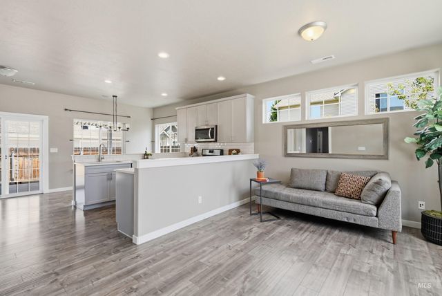 3869 Jackie Ln, Boise, ID 83704