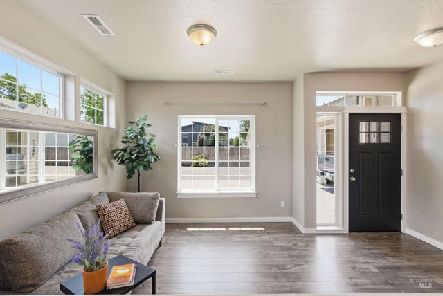 3869 Jackie Ln, Boise, ID 83704