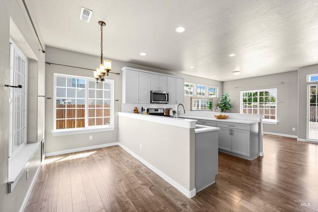 3869 Jackie Ln, Boise, ID 83704