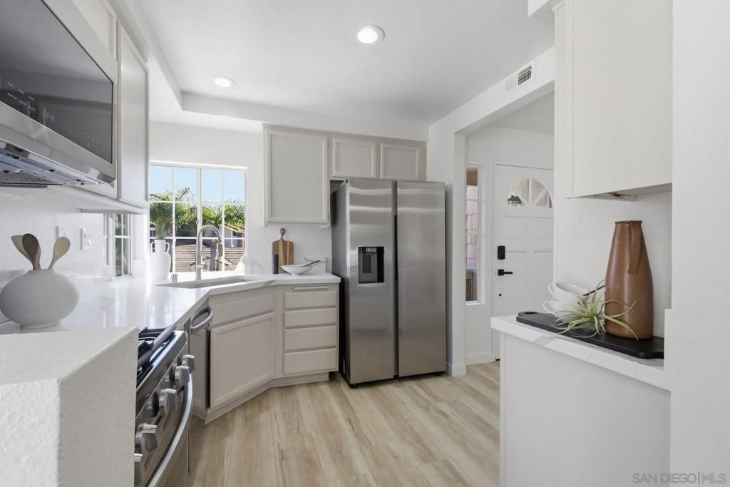 Image 5 of property listing at 13366 Tiverton Road, San Diego, CA 92130