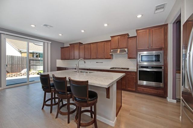 7032 Castle Rock Way, Roseville, CA 95747