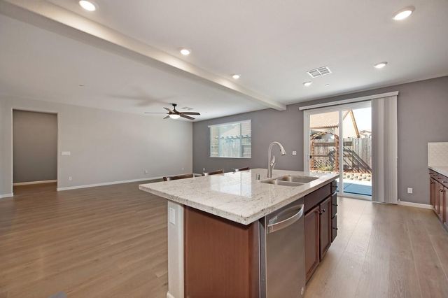 7032 Castle Rock Way, Roseville, CA 95747