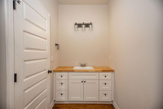 193 Powderhorn Lane, Port Lavaca, TX 77979