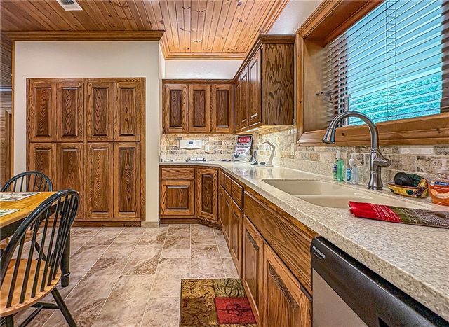 418 Dogwood Ridge, Yellville, AR 72687