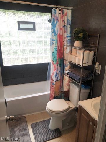 13104 Wainfleet Avenue, Cleveland, OH 44135