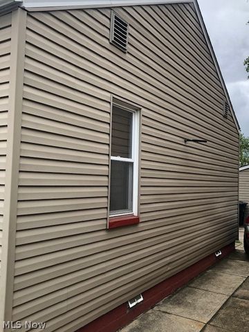 13104 Wainfleet Avenue, Cleveland, OH 44135