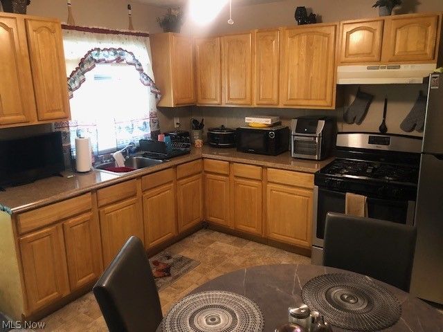 13104 Wainfleet Avenue, Cleveland, OH 44135