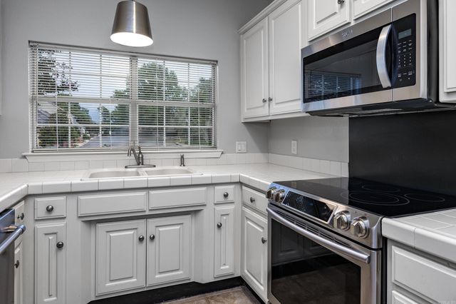 28 Foxcroft Village Dr Drive, Little Rock, AR 72227