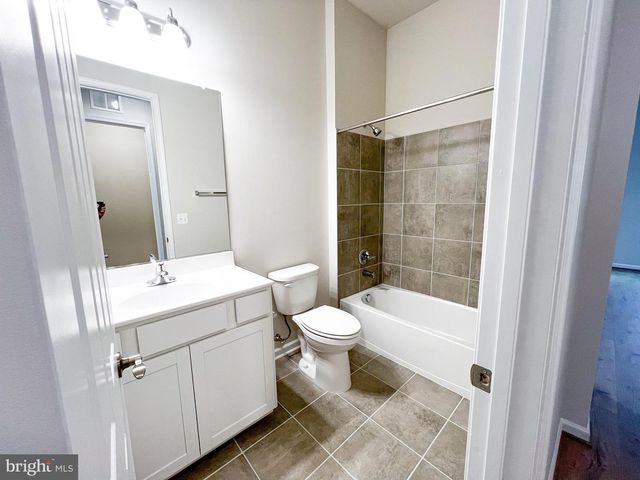 9204 CRESTVIEW RIDGE DR, Bristow, VA 20136