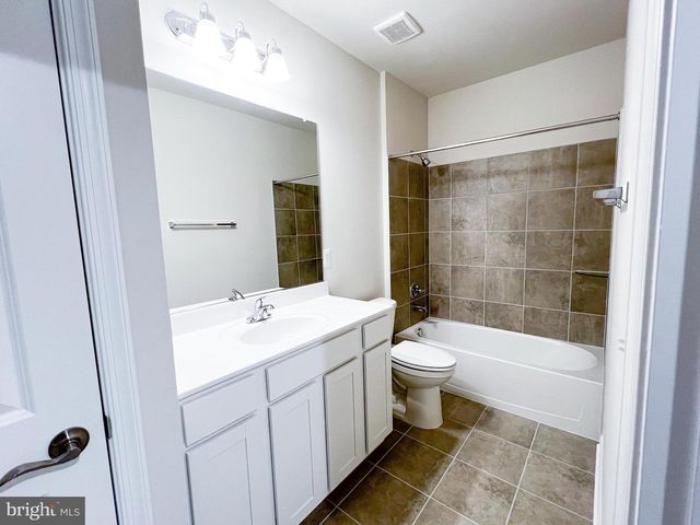 9204 CRESTVIEW RIDGE DR, Bristow, VA 20136