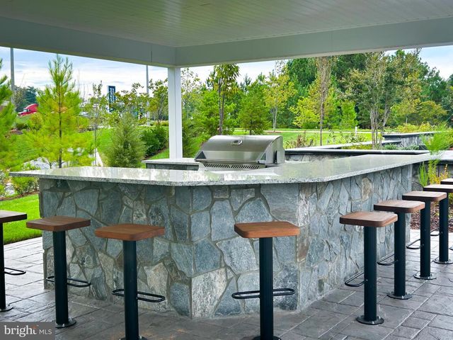 9204 CRESTVIEW RIDGE DR, Bristow, VA 20136