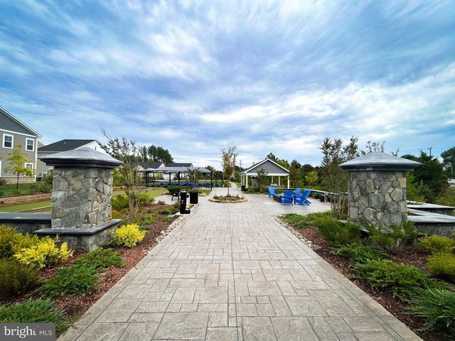 9204 CRESTVIEW RIDGE DR, Bristow, VA 20136