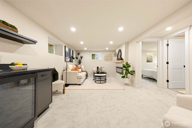 7536 13th Avenue NW, Seattle, WA 98117