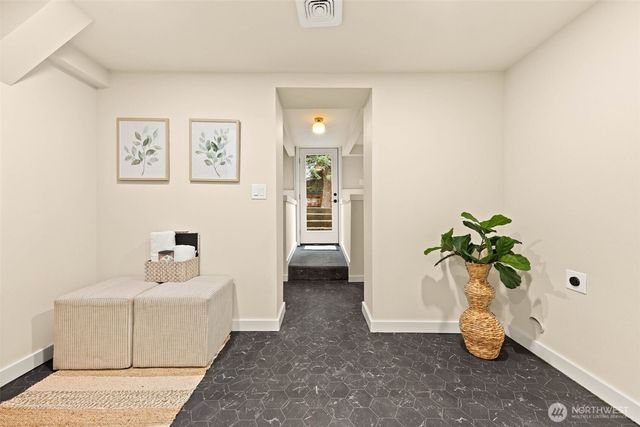 7536 13th Avenue NW, Seattle, WA 98117