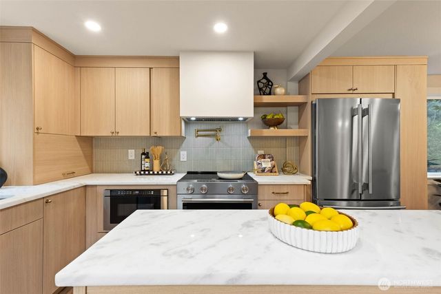 7536 13th Avenue NW, Seattle, WA 98117