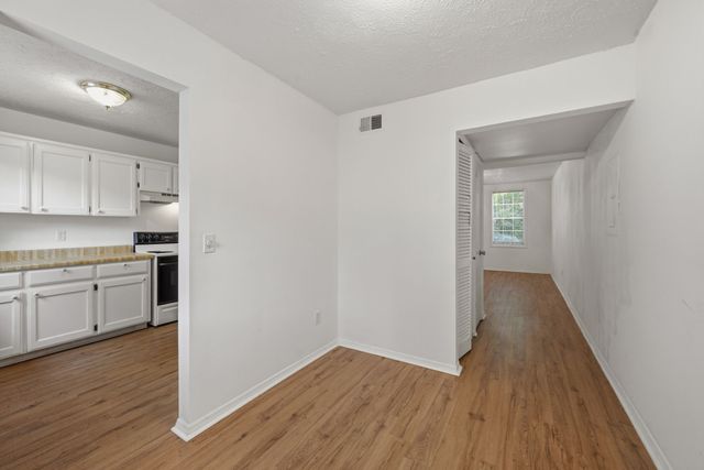211 Oak Grove Dr, Nashville, TN 37217