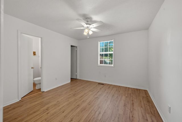 211 Oak Grove Dr, Nashville, TN 37217