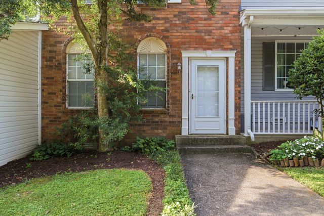 211 Oak Grove Dr, Nashville, TN 37217