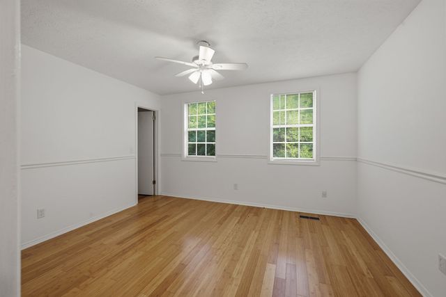 211 Oak Grove Dr, Nashville, TN 37217