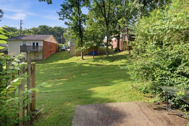 211 Oak Grove Dr, Nashville, TN 37217