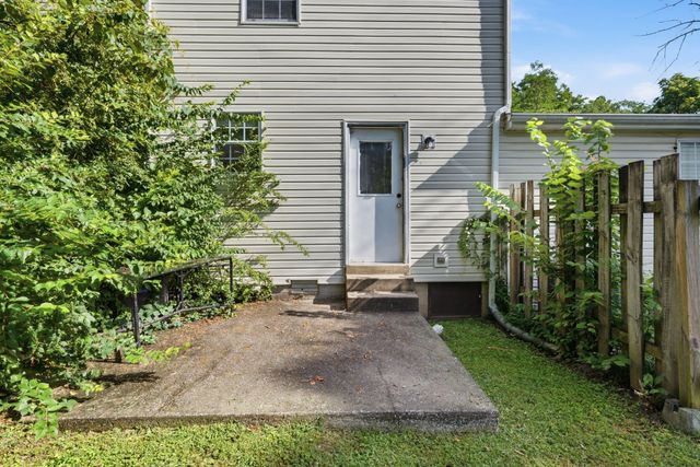211 Oak Grove Dr, Nashville, TN 37217