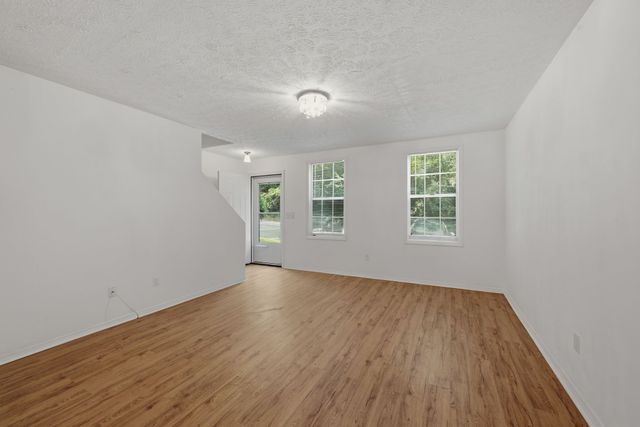 211 Oak Grove Dr, Nashville, TN 37217