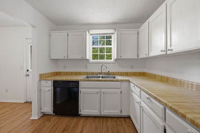 211 Oak Grove Dr, Nashville, TN 37217