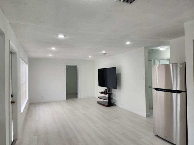 320 NW 4th Avenue 1, Deerfield Beach, FL 33441