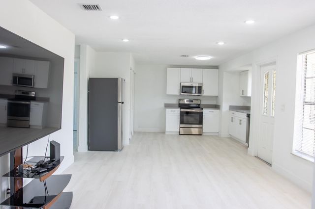 320 NW 4th Avenue 1, Deerfield Beach, FL 33441