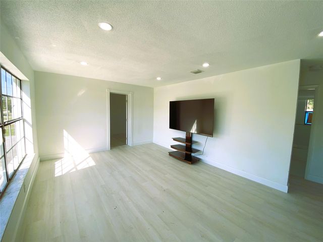 320 NW 4th Avenue 1, Deerfield Beach, FL 33441