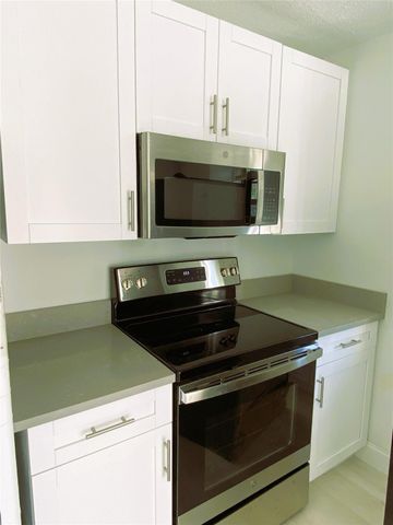 320 NW 4th Avenue 1, Deerfield Beach, FL 33441