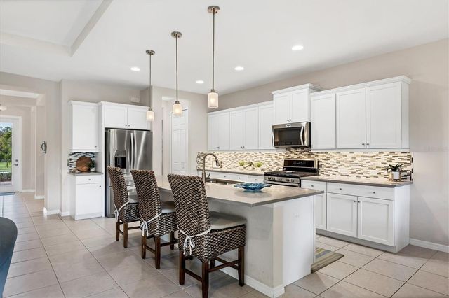 1038 BUTTERCUP GLEN, Bradenton, FL 34212