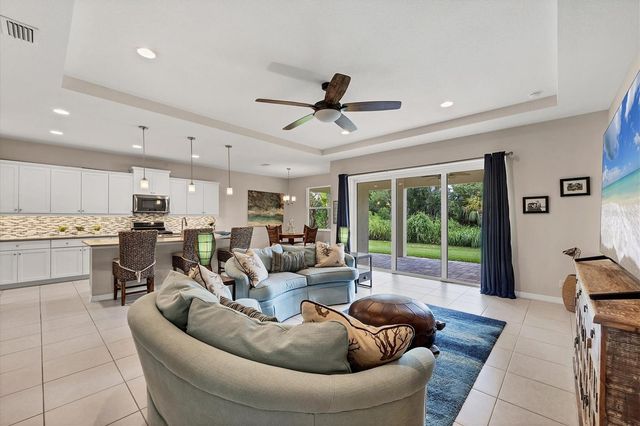 1038 BUTTERCUP GLEN, Bradenton, FL 34212