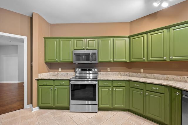 9175 WREN HILL DR, Lakeland, TN 38002