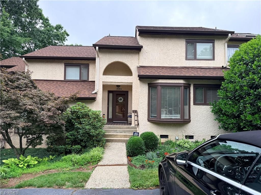 1939 Eastchester Drive B, High Point, NC 27265