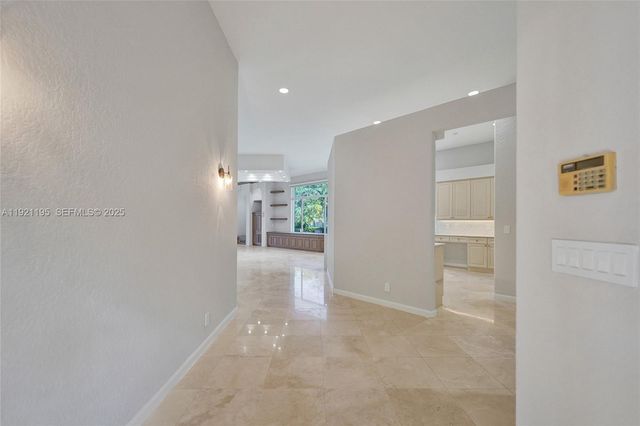 2456 Bay Isle Ct, Weston, FL 33327